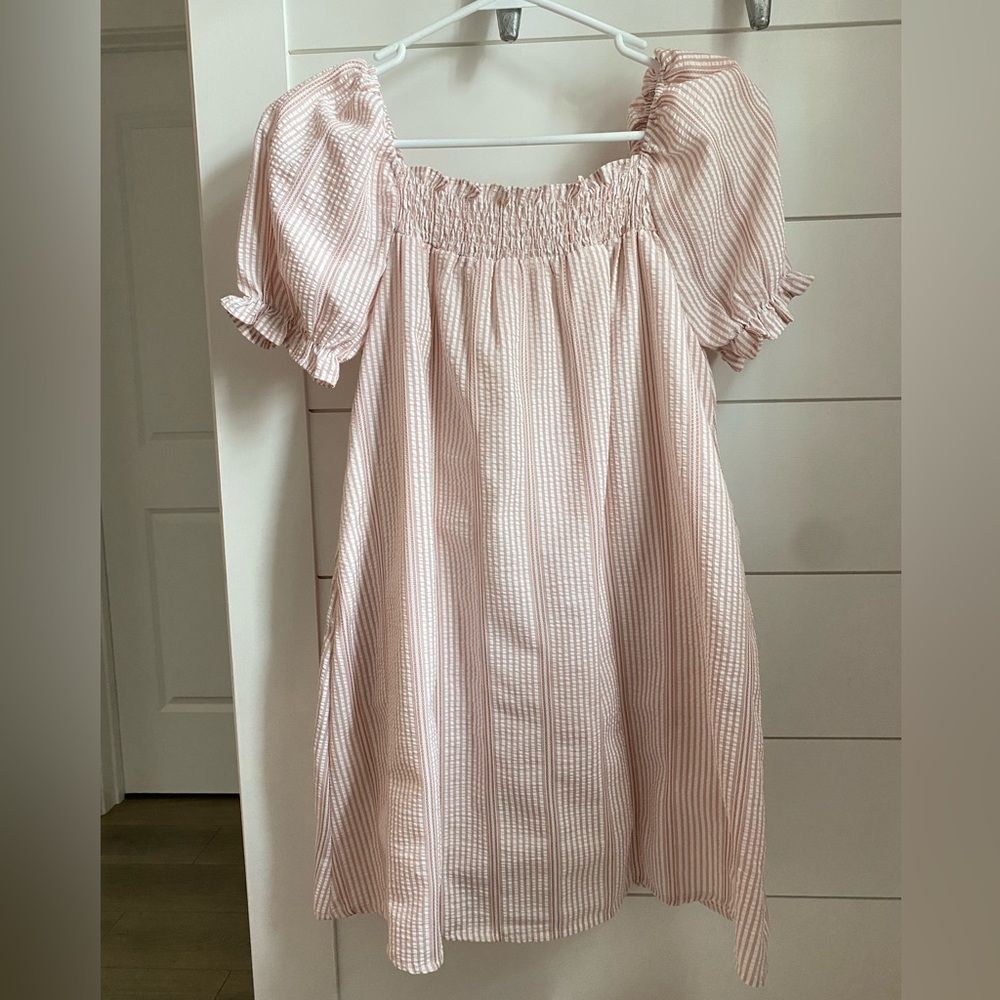 Hayden Girls Lace Seersucker Smocked Dress. Size L (11-12) in Blush/Ivory